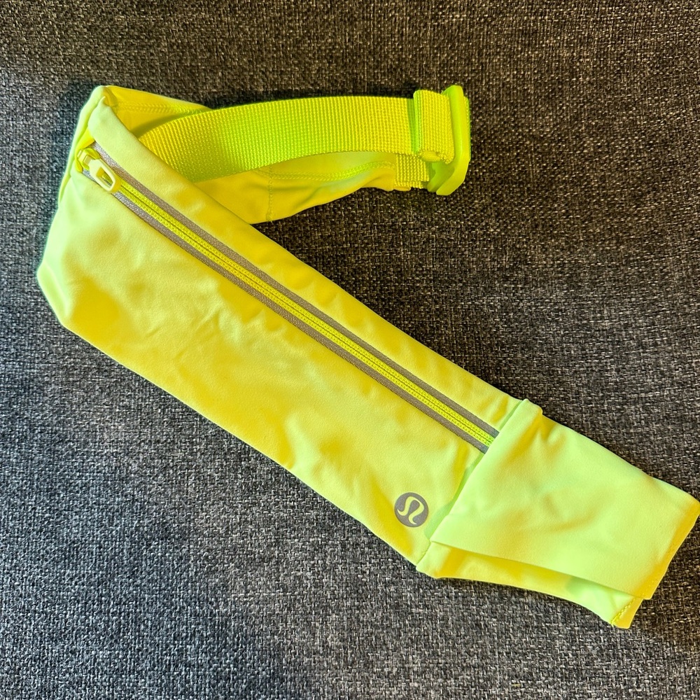 Lululemon Fast and Free Running Belt S/M